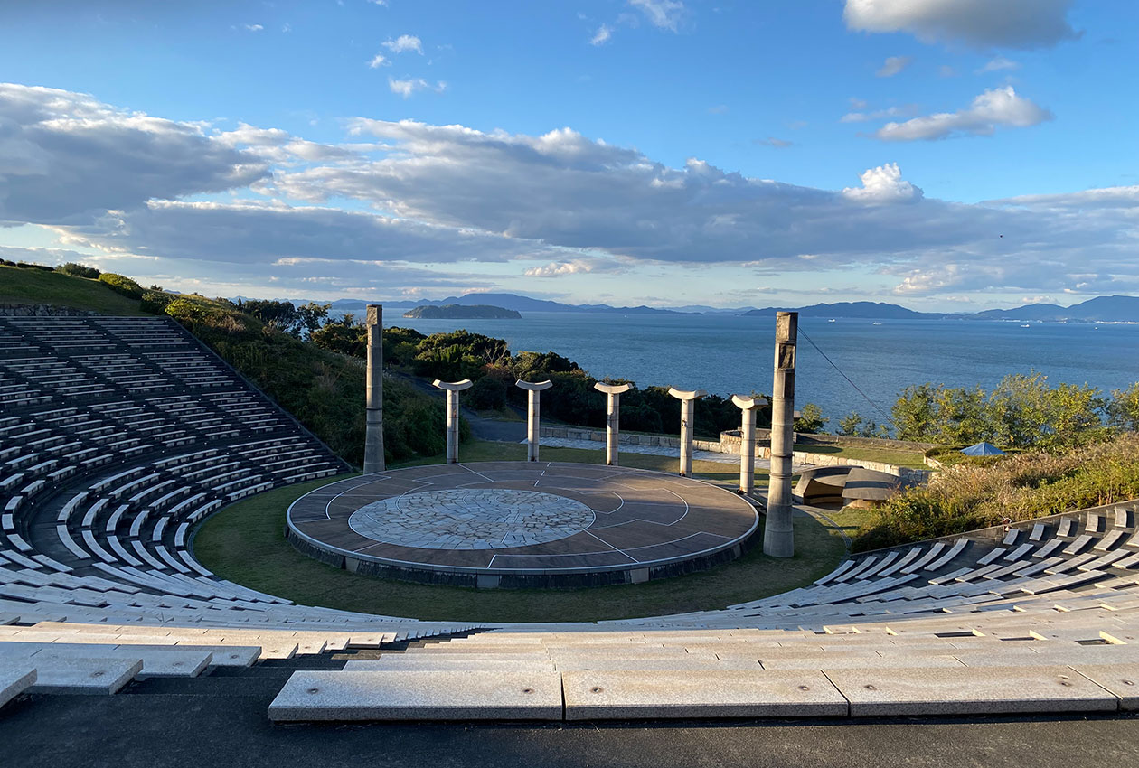 テアトロン全景